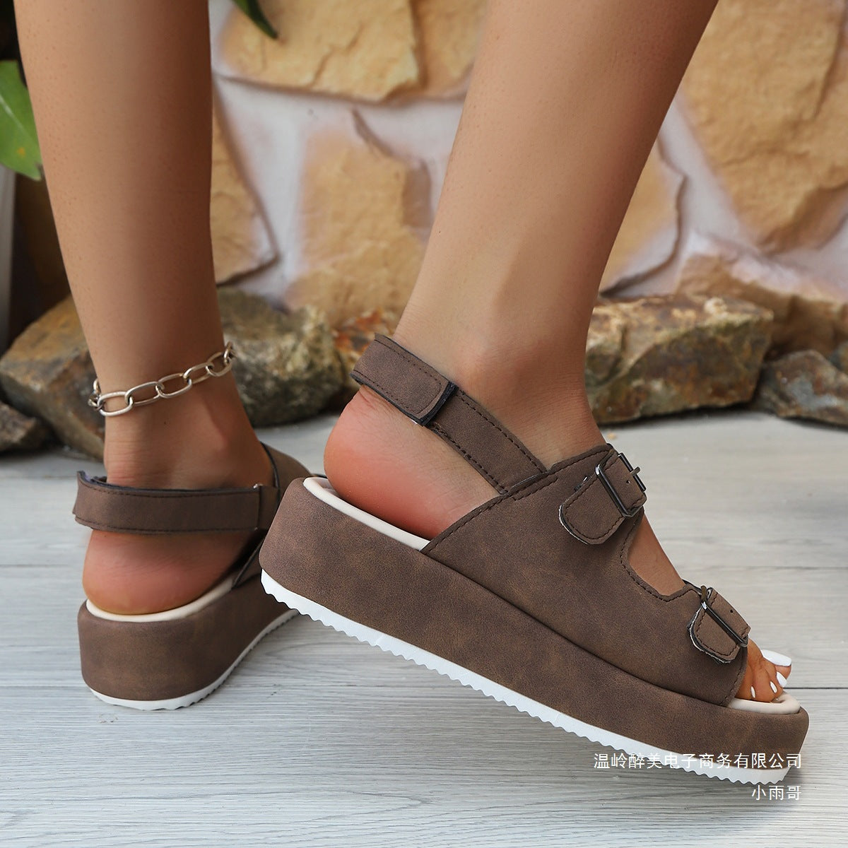 Graceful Orthopedic Sandals for Modern Look