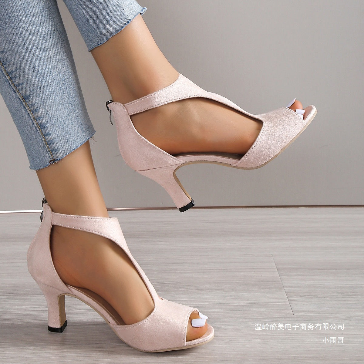 Graceful Orthopedic Sandals for Modern Look