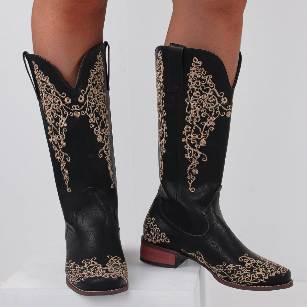 Graceful Orthopedic Boots for Modern Look