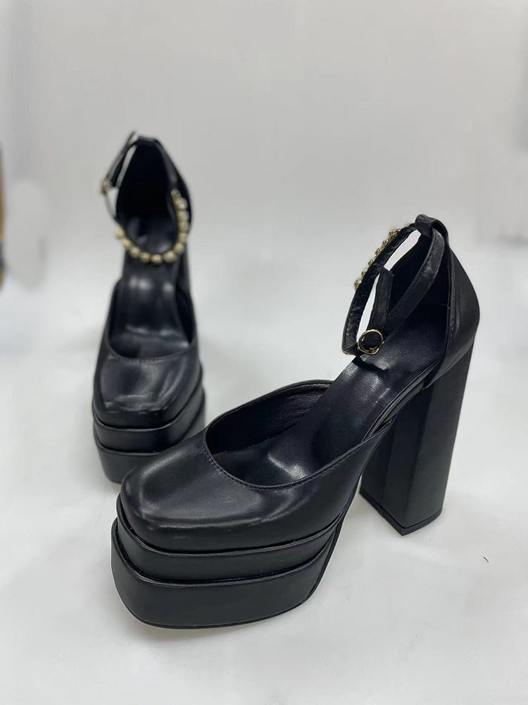 Graceful Orthopedic Sandals for Modern Look