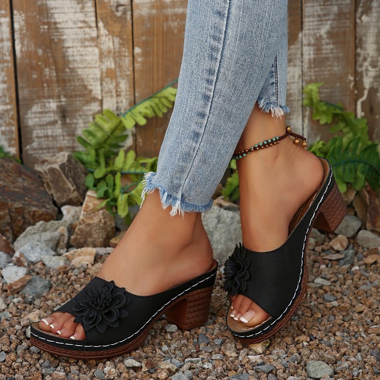 Chic Orthopedic Sandals with Unique Design