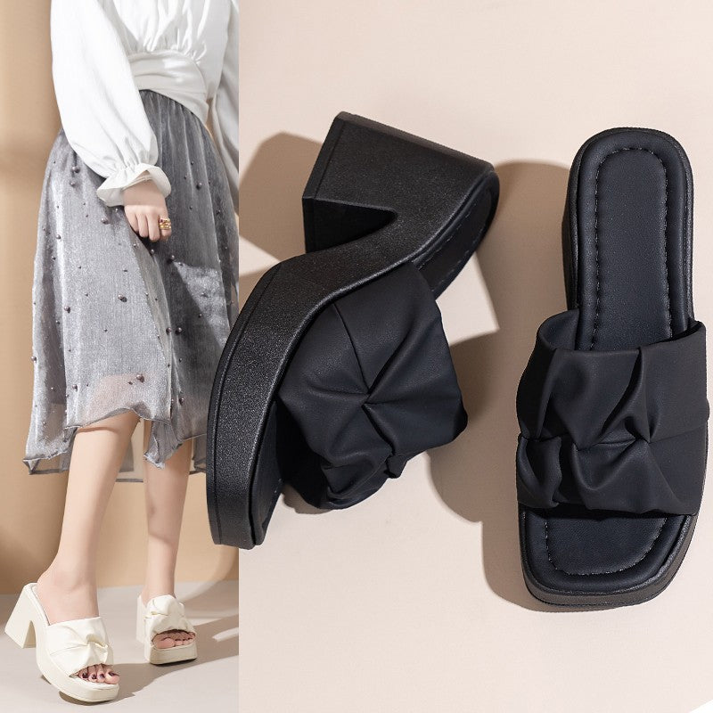 Graceful Orthopedic Sandals for Modern Look