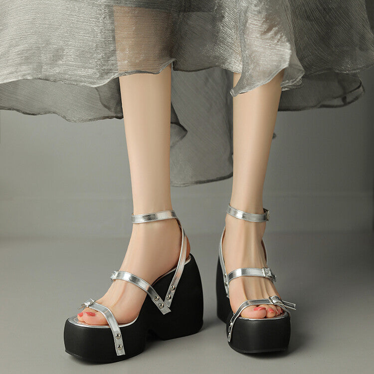 Graceful Orthopedic Sandals for Modern Look