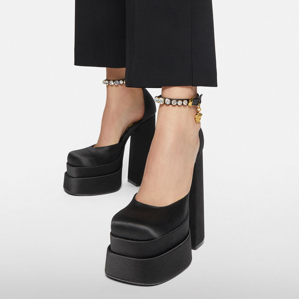 Graceful Orthopedic Sandals for Modern Look