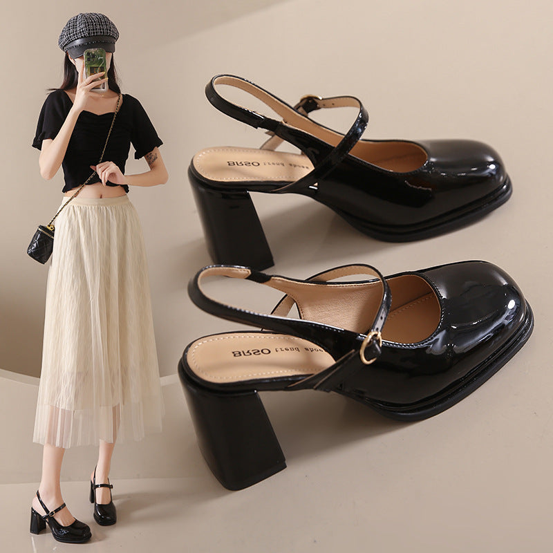 LM | Shoes with chunky heel and adjustable strap