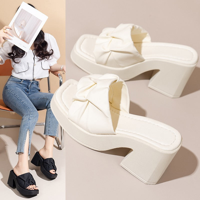 Graceful Orthopedic Sandals for Modern Look