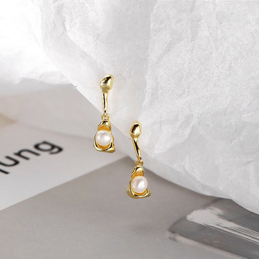 Melonie Minimal Pearl Earrings