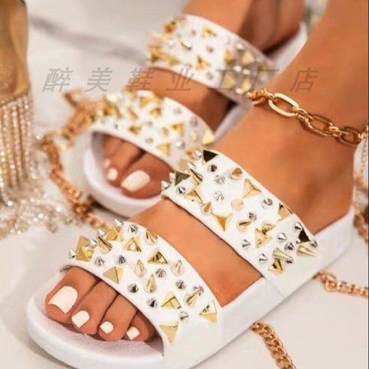 Graceful Orthopedic Sandals for Modern Look
