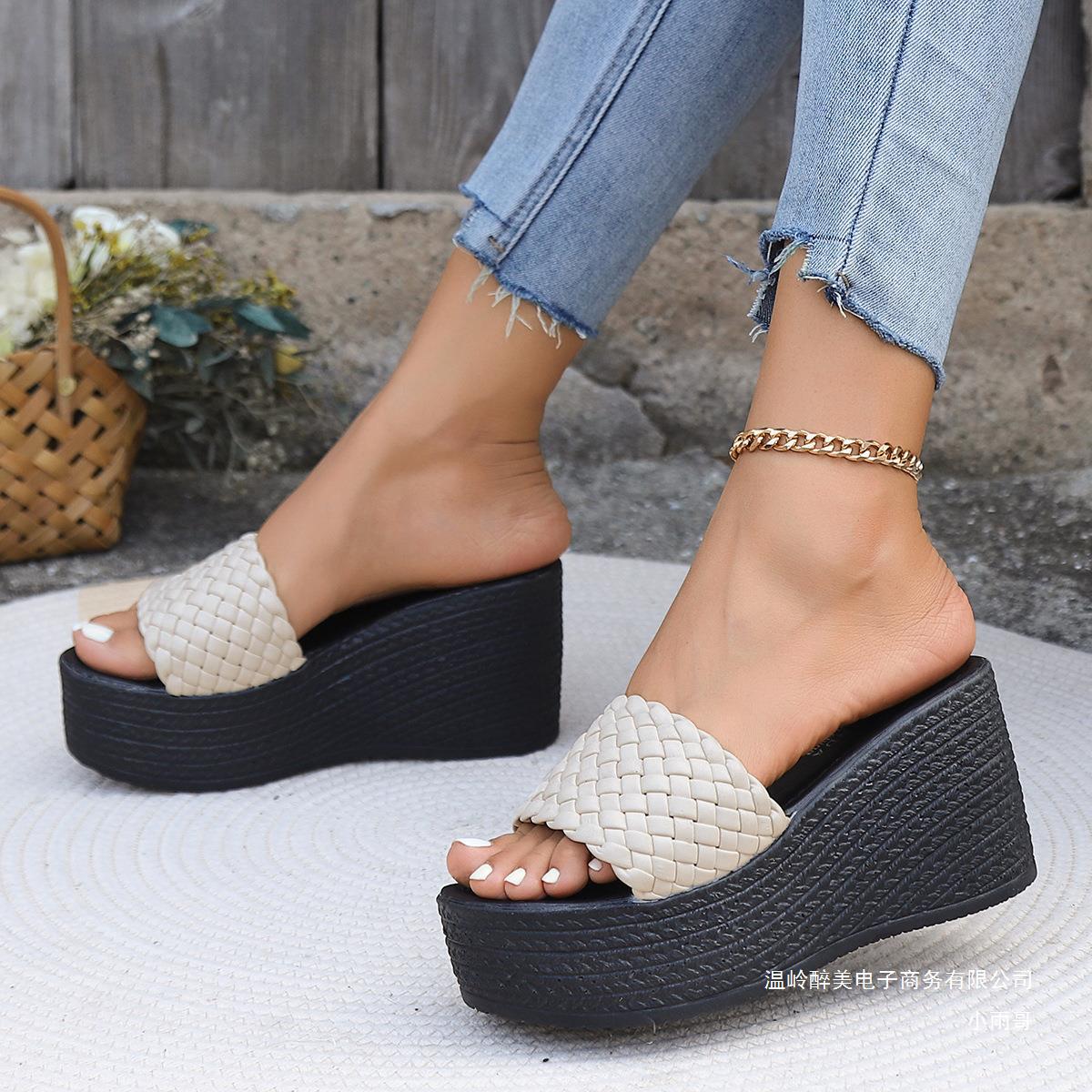 Graceful Orthopedic Sandals for Modern Look