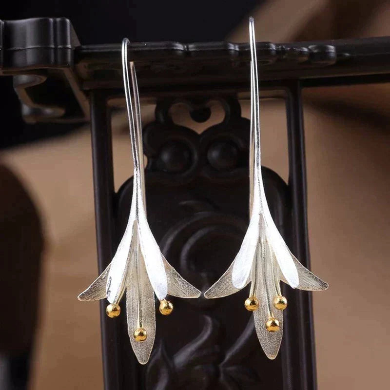 Romantic Silver Earring for Special Moments