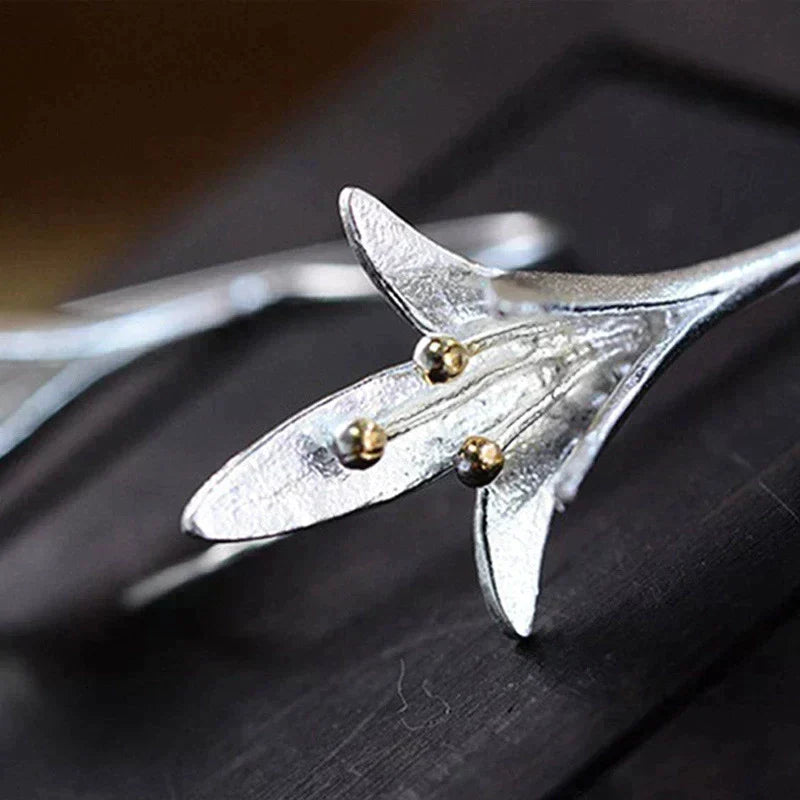 Romantic Silver Earring for Special Moments