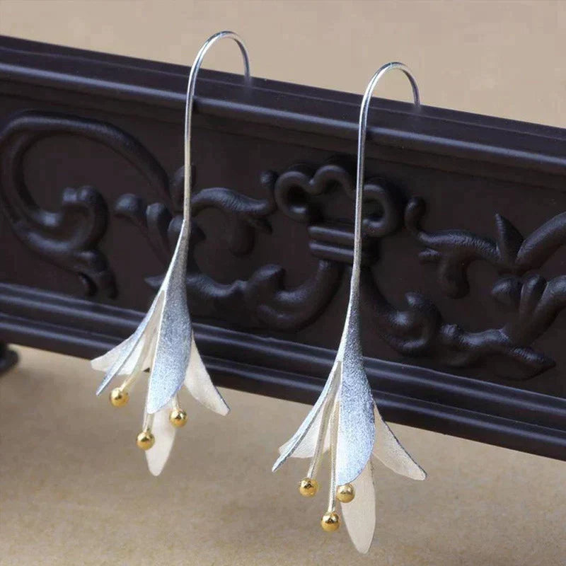 Romantic Silver Earring for Special Moments