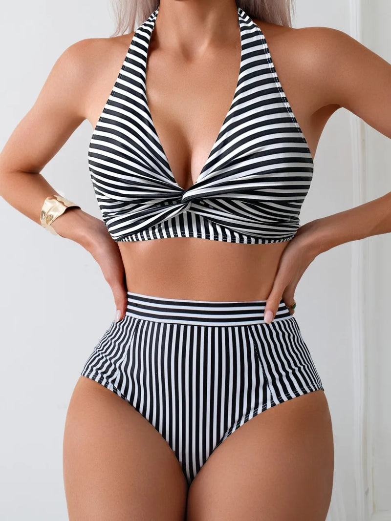 Beautifully Finished Bikini in a Timeless Design