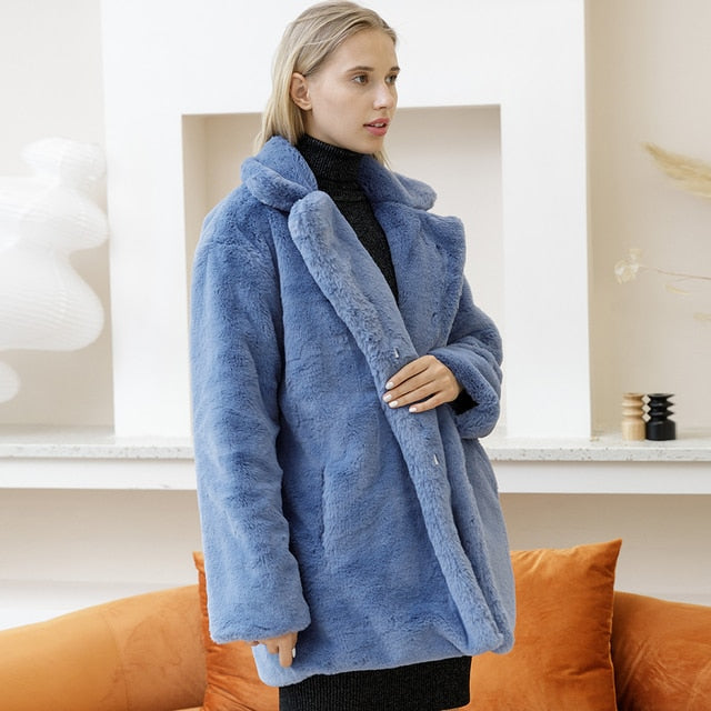 LM | Luxurious fur coat for women