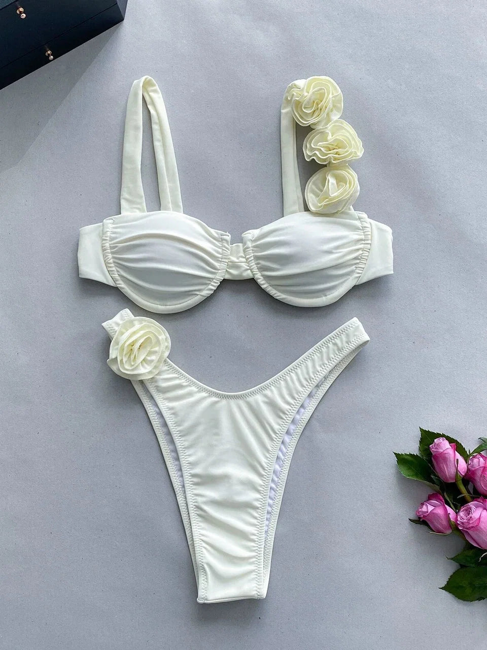 Beautifully Finished Bikini in a Timeless Design