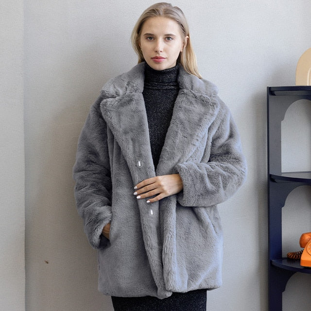 LM | Luxurious fur coat for women