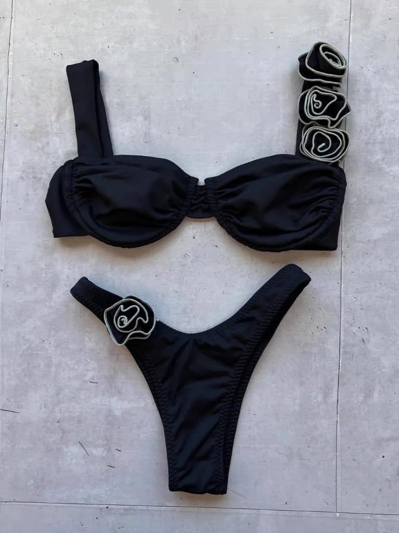 Beautifully Finished Bikini in a Timeless Design