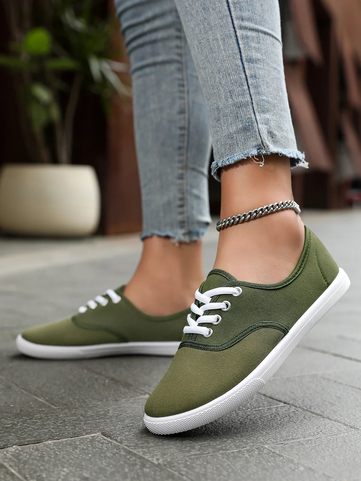 Durable and Supportive Orthopedic Sneakers