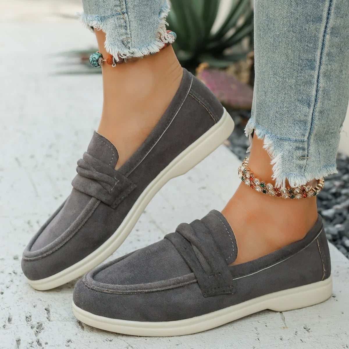 Durable and Supportive Orthopedic Sneakers