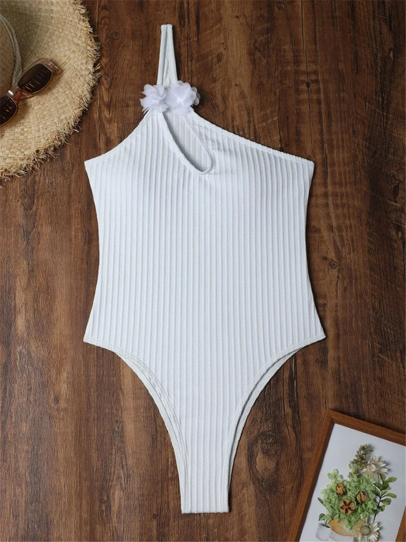 Effortlessly Monokini With a Timeless Design