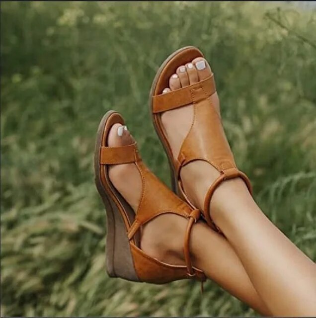 LM | Classic gladiator sandals