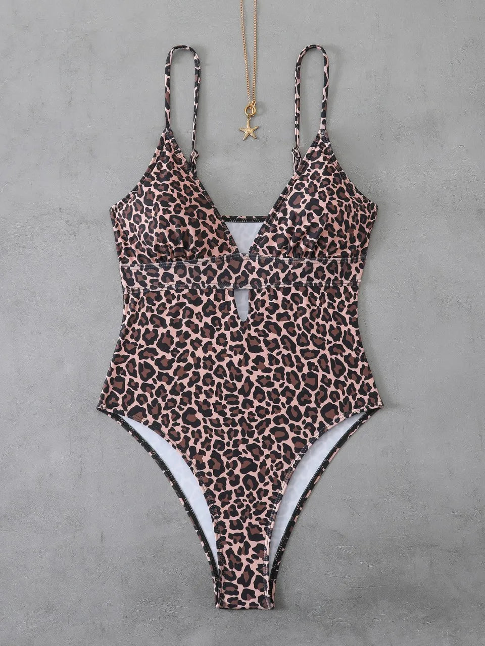 Effortlessly Monokini With a Timeless Design