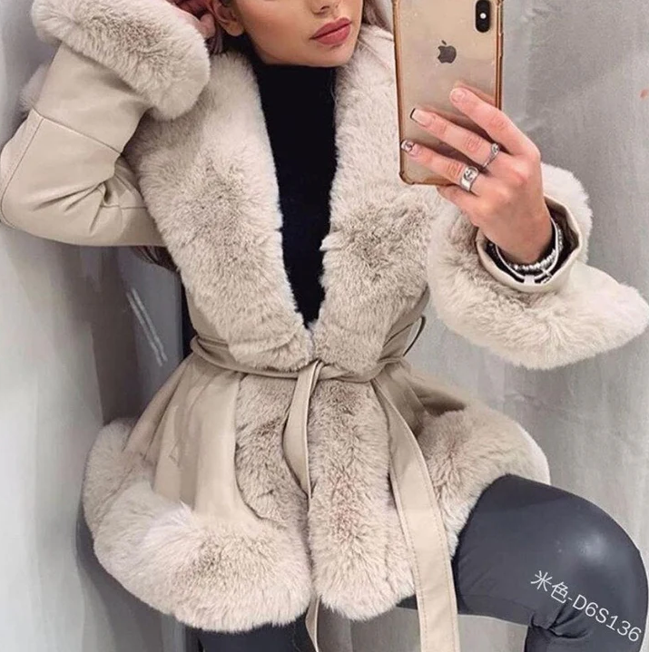 LM | elegant fur coat