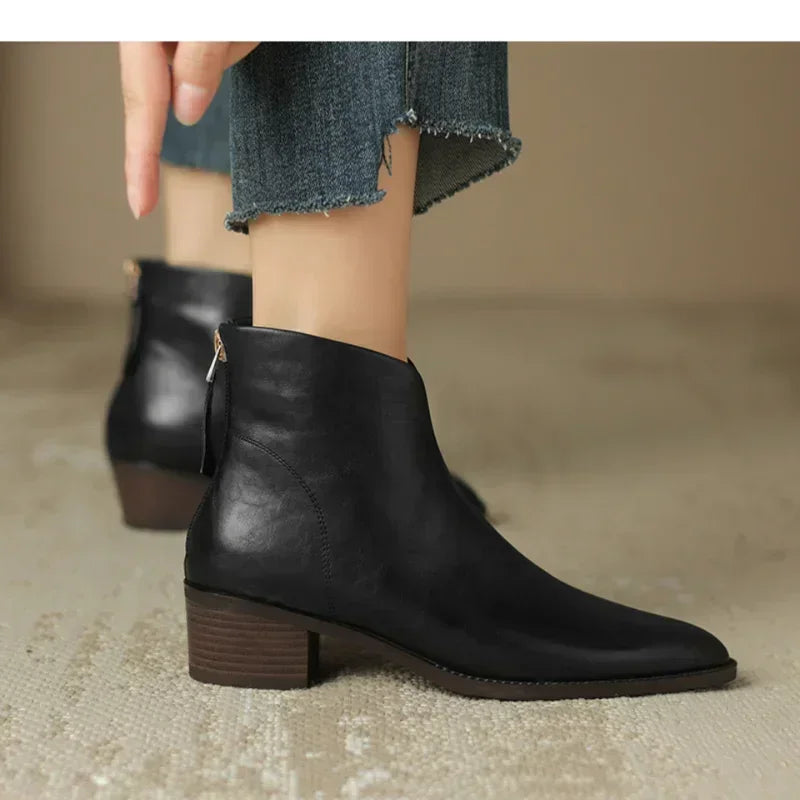 LM | Tapered ankle boot with block heel
