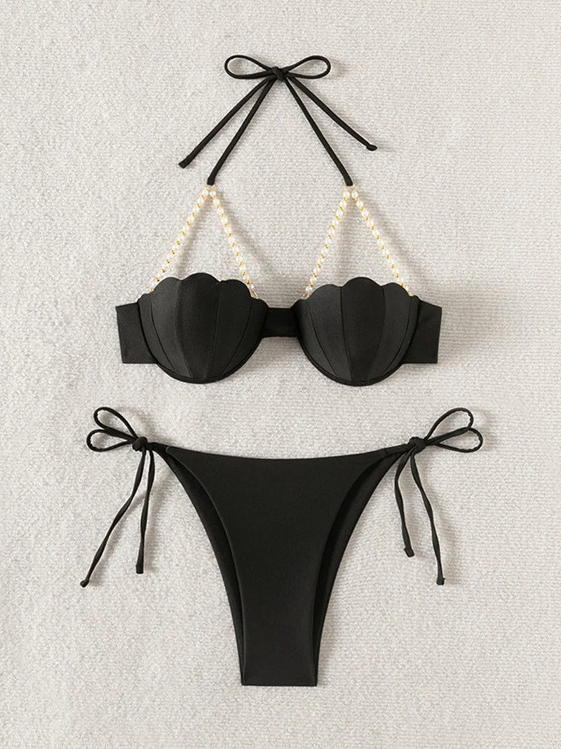 Casually Bikini With a Refined Edge