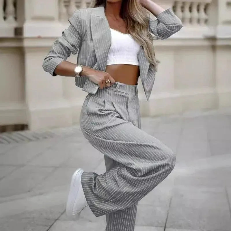 LM | Stylish women's blazer with matching trousers