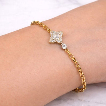 “dupont” Pavé Clover Bracelet – Gold Adjustable Chain With Diamond-look Clover Charm