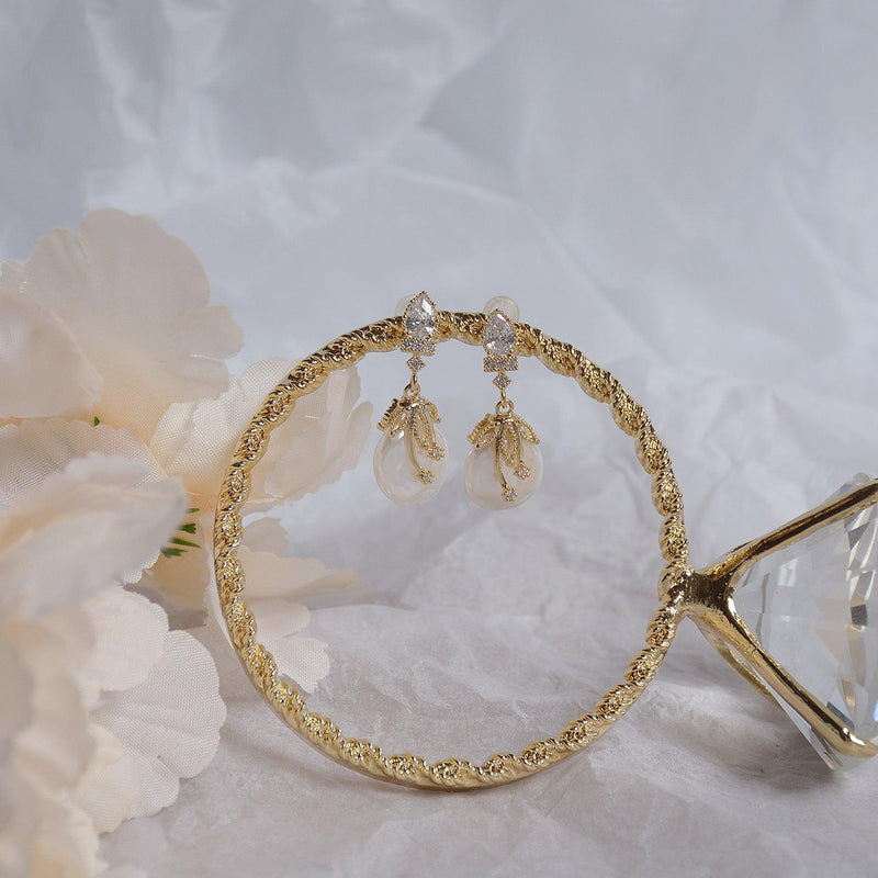 [] Maggie Pearl Earrings