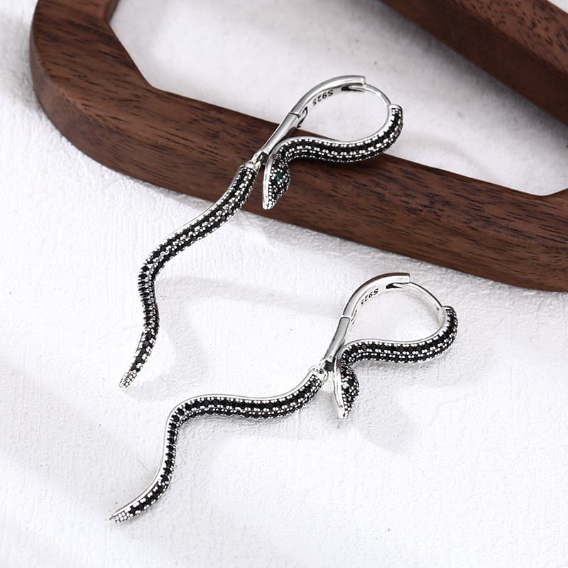 Black Venom Curve Earrings