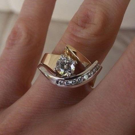 Romantic Gold Ring for Special Moments