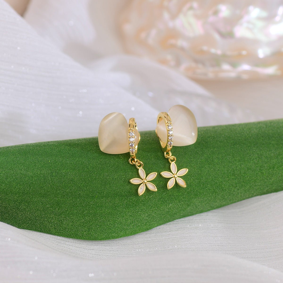 [] Heart and Dangly Flower Earrings