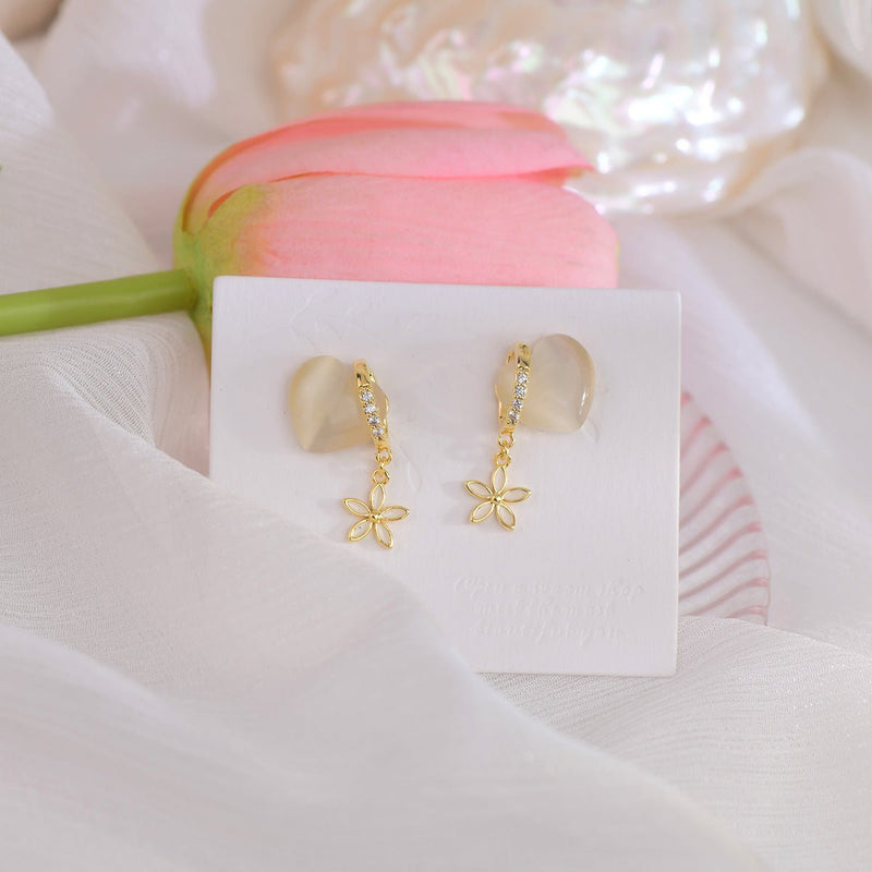 [] Heart and Dangly Flower Earrings