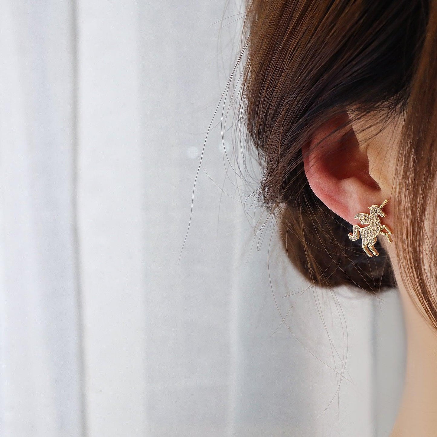 [] Unicorn Stud Earrings