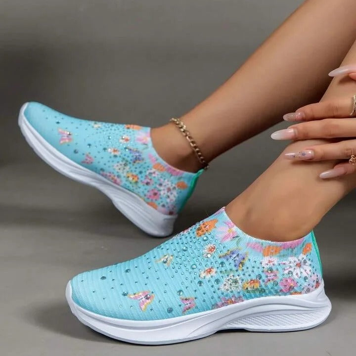 LM | Stylish, breathable slip-on sneakers