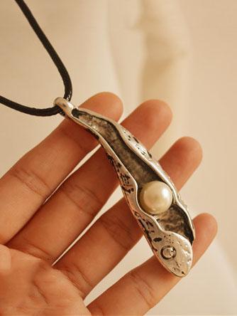 Pea Pod Necklace