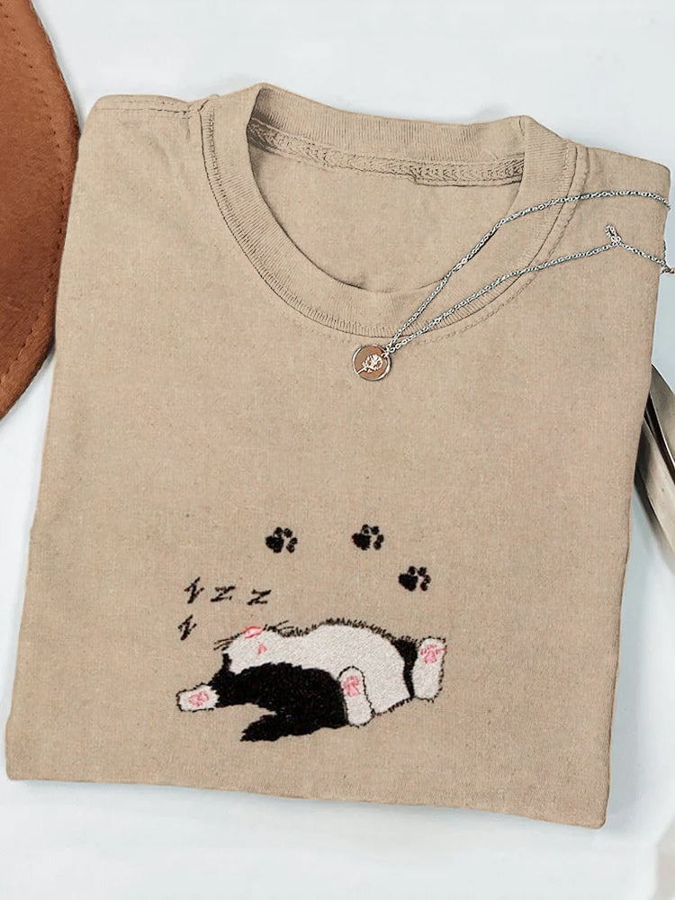 Sleeping Cat Embroidered Print T-Shirt elevenforest
