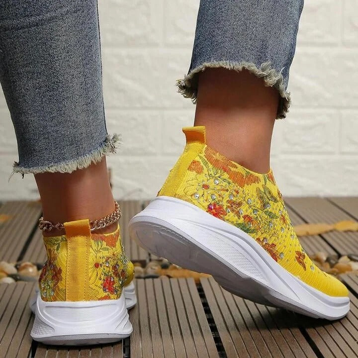 LM | Stylish, breathable slip-on sneakers