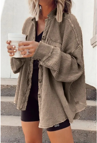 LM | Trendy coat with buttons: combines comfort and modern style