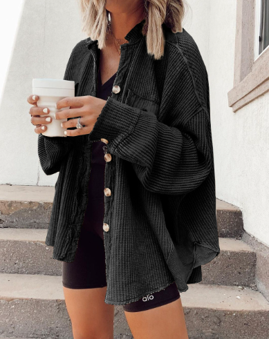 LM | Trendy coat with buttons: combines comfort and modern style