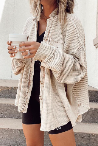 LM | Trendy coat with buttons: combines comfort and modern style