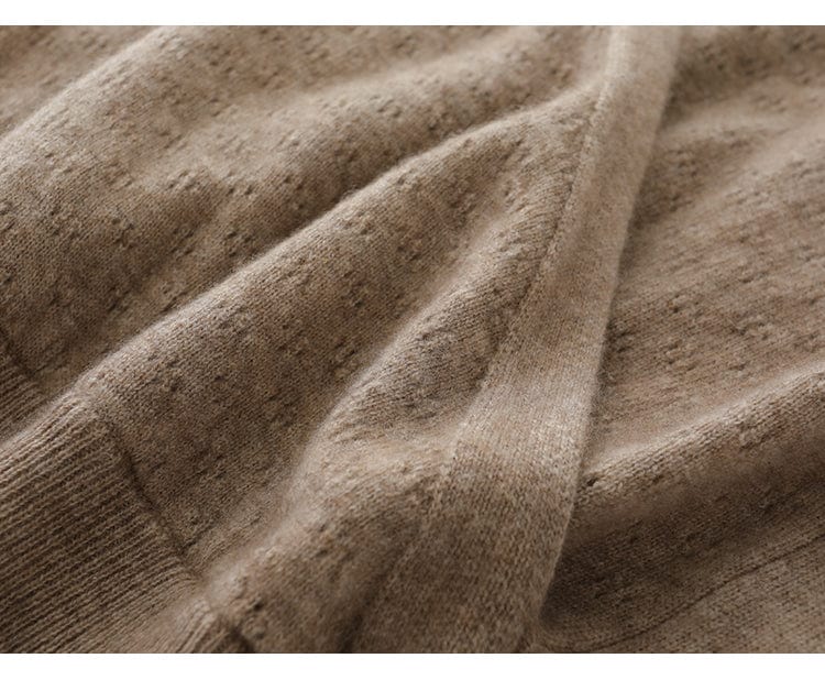 LM | Cross V-neck cashmere sweater