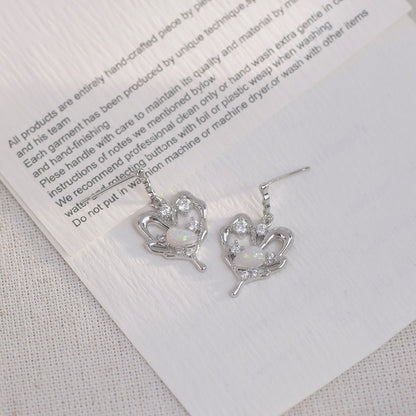 [] Maya Silver Heart Earrings
