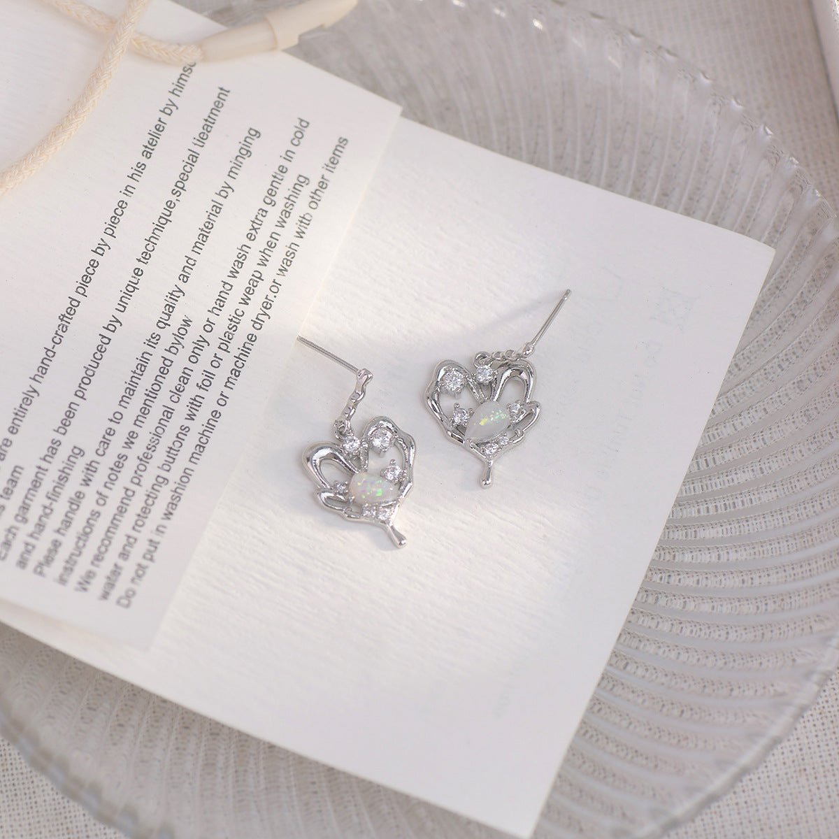 [] Maya Silver Heart Earrings