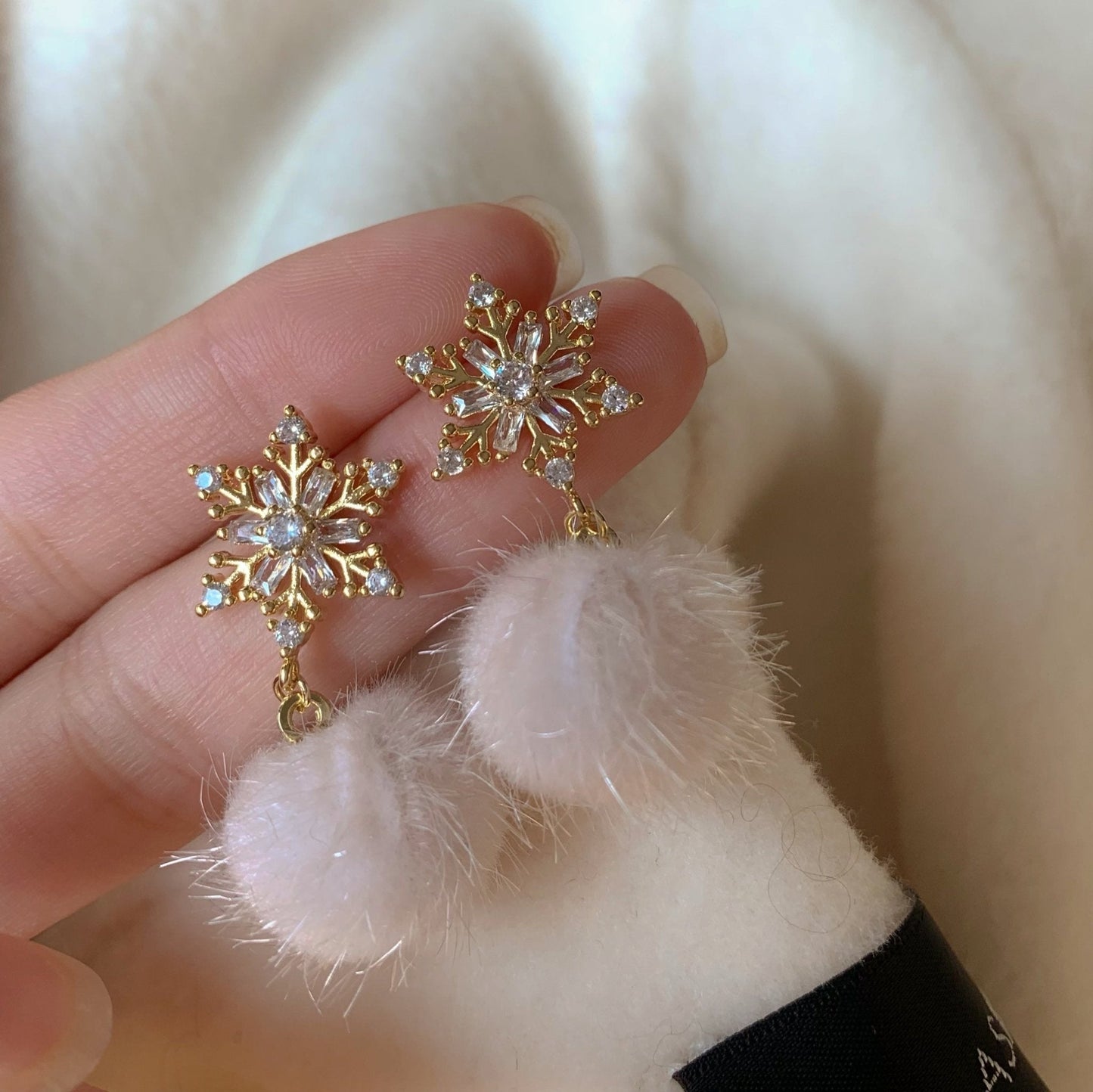 Lilith Snowflake Earrings