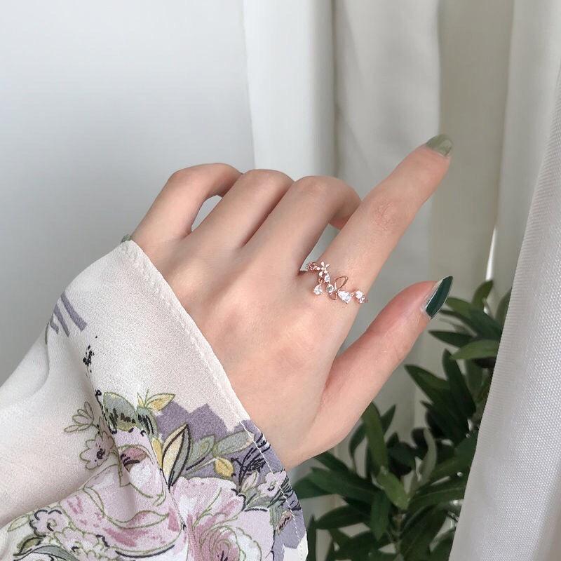 Vivian White Flower Butterfly Ring