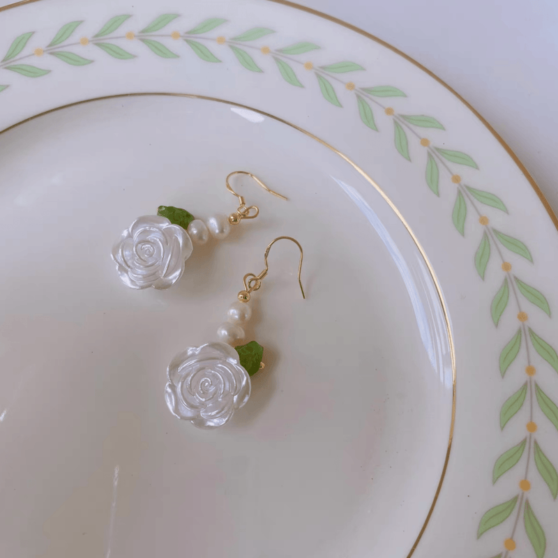 [] White Rose Earrings